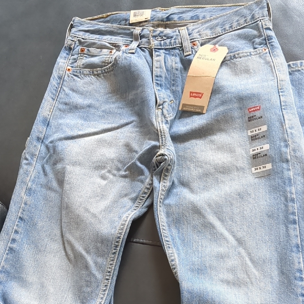 Levi's Relaxed Blue Jeans with Vintage-Inspired Fade